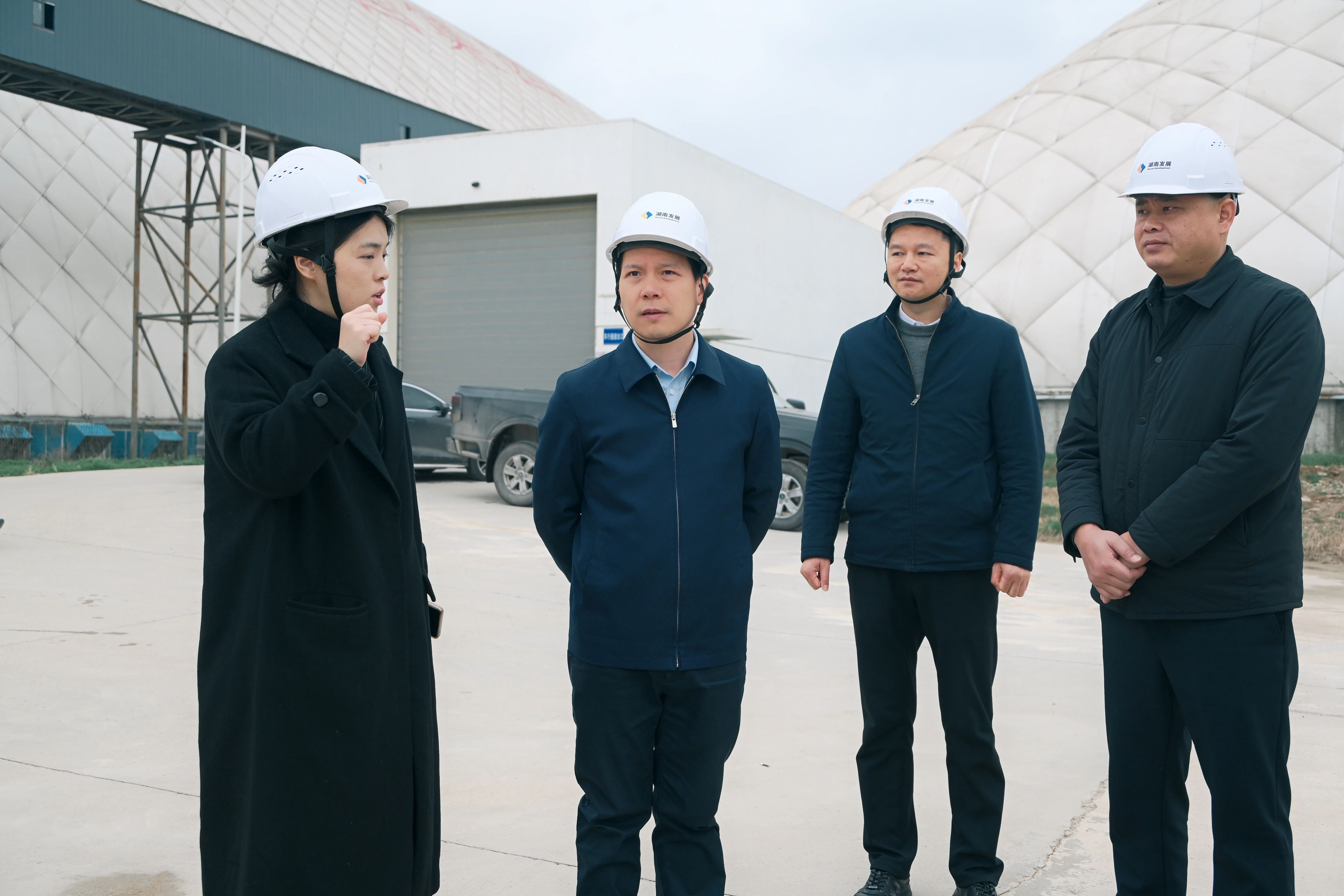 廖江华调研完美平台-完美（中国）一站式服务平台机制砂和砂石集散中心项目